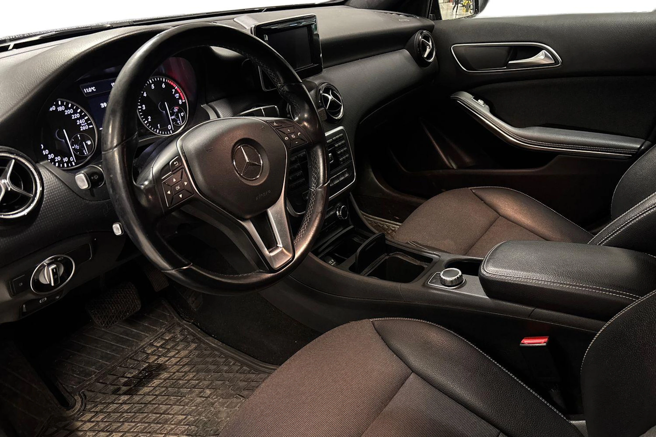 musta Mercedes-Benz A 2013 kuva 3.
