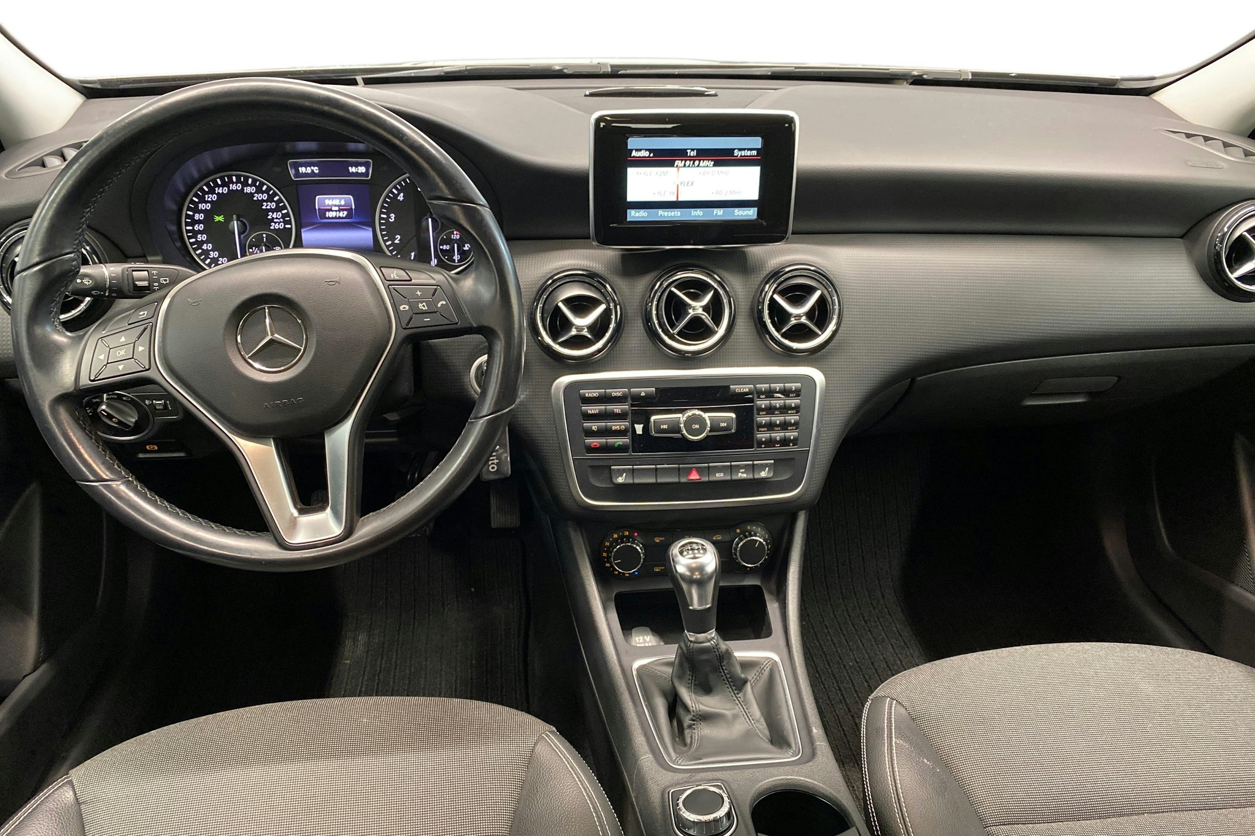 harmaa Mercedes-Benz A 2013 kuva 9.