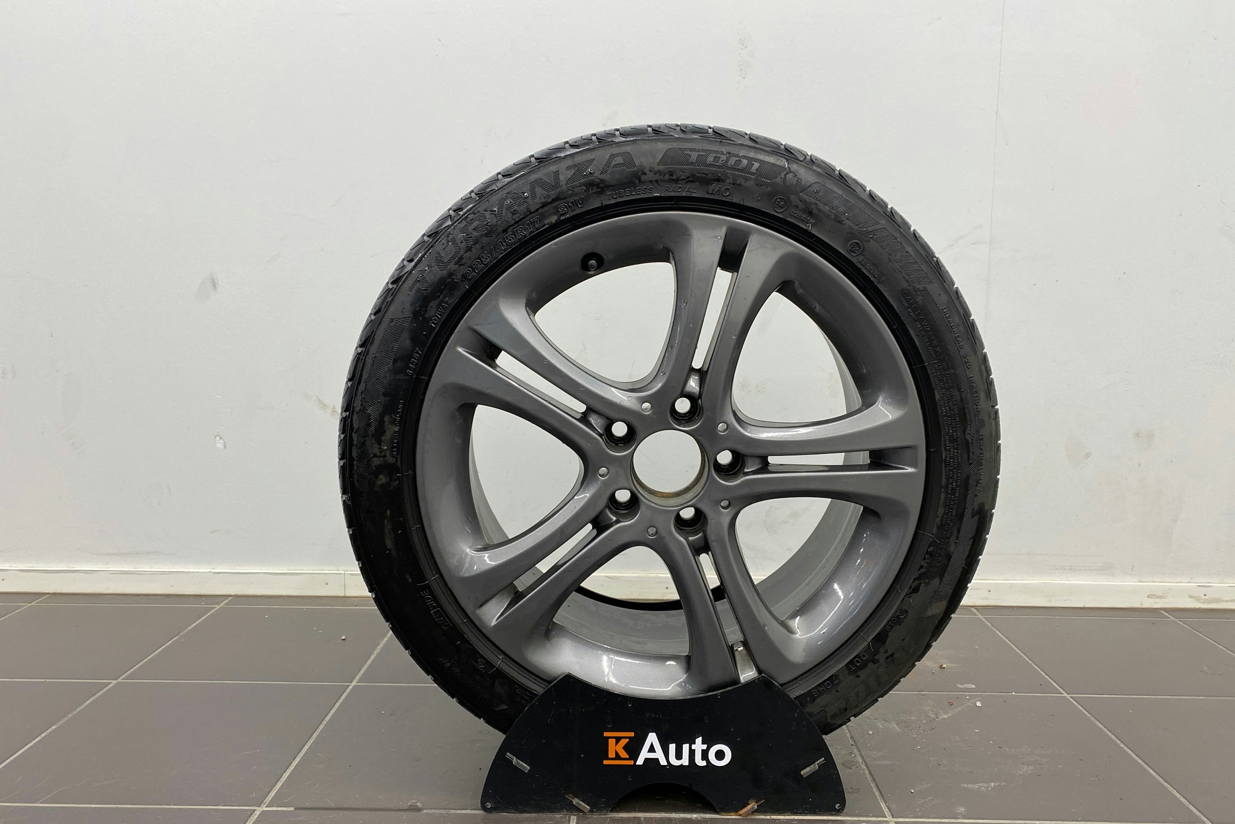harmaa Mercedes-Benz A 2013 kuva 13.