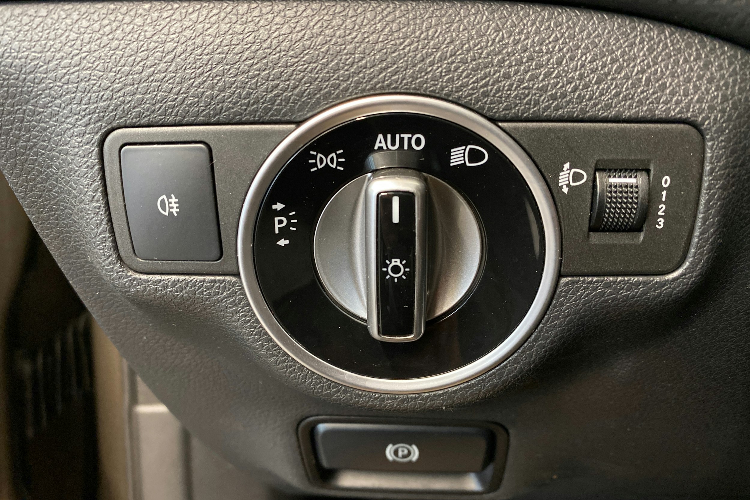 harmaa Mercedes-Benz A 2013 kuva 17.