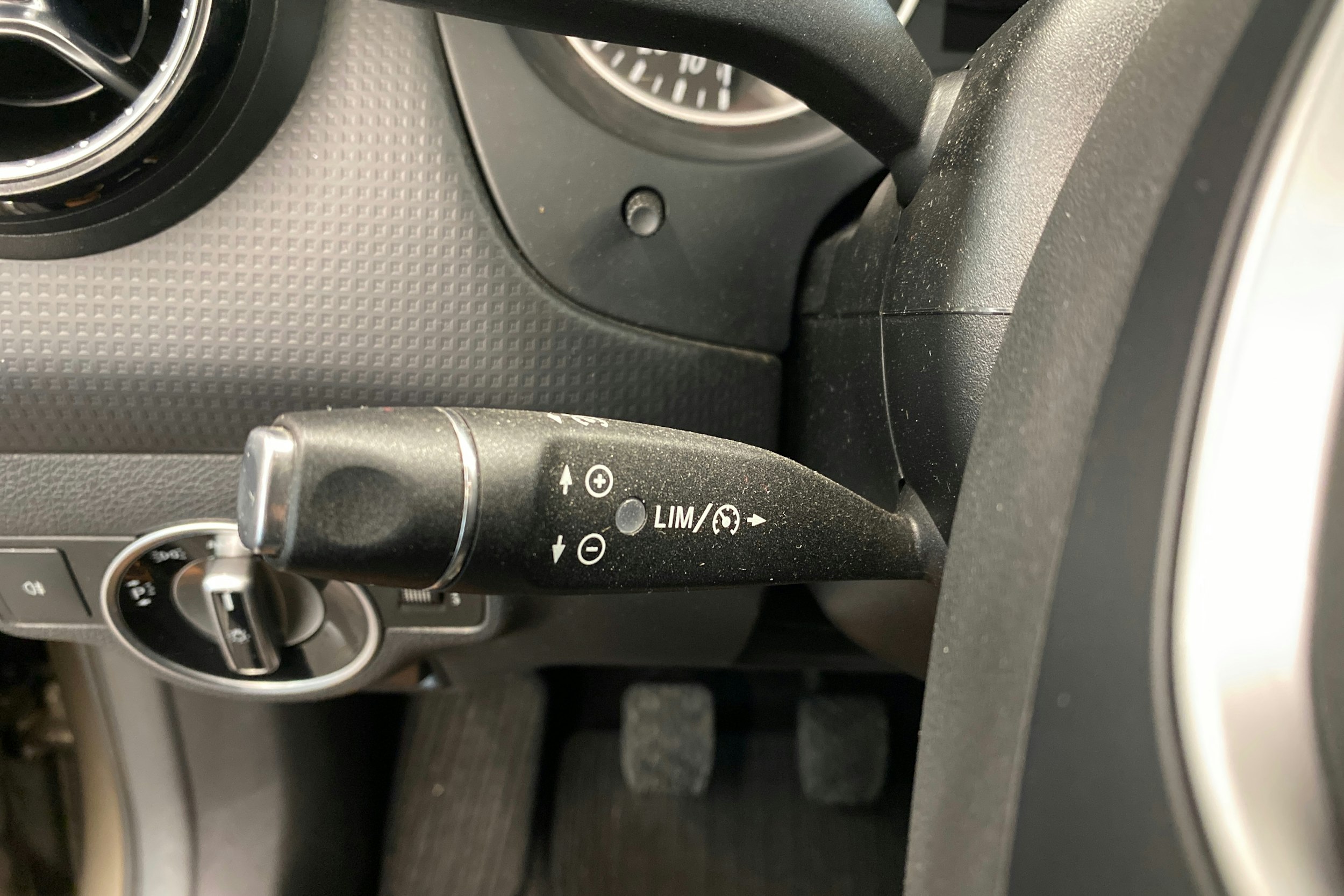 harmaa Mercedes-Benz A 2013 kuva 19.