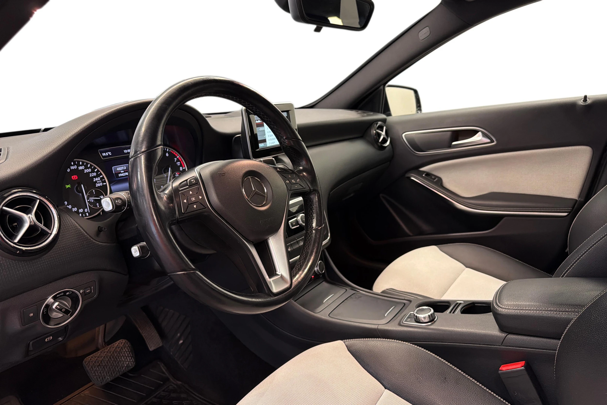 violetti Mercedes-Benz A 2013 kuva 6.