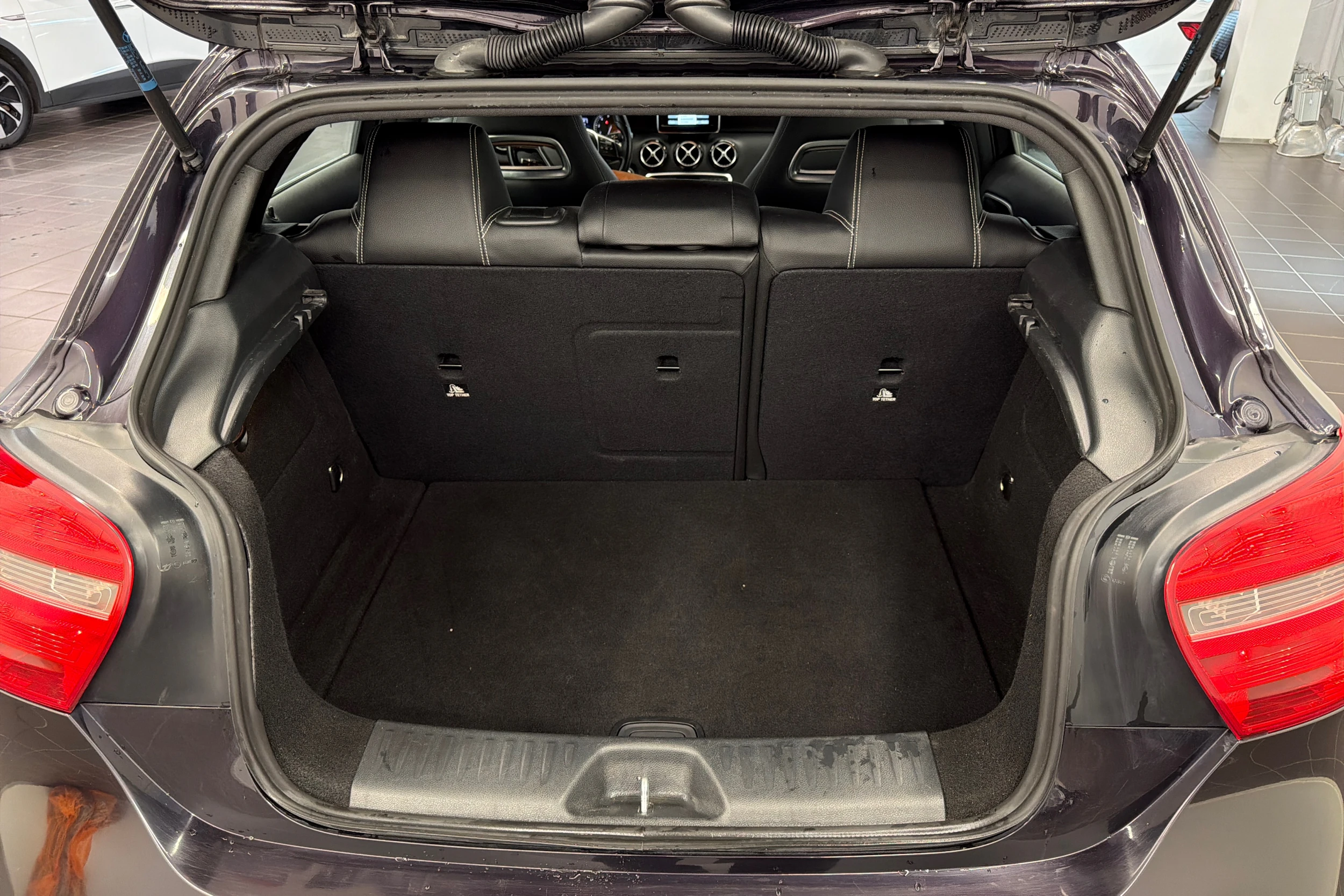 violetti Mercedes-Benz A 2013 kuva 11.