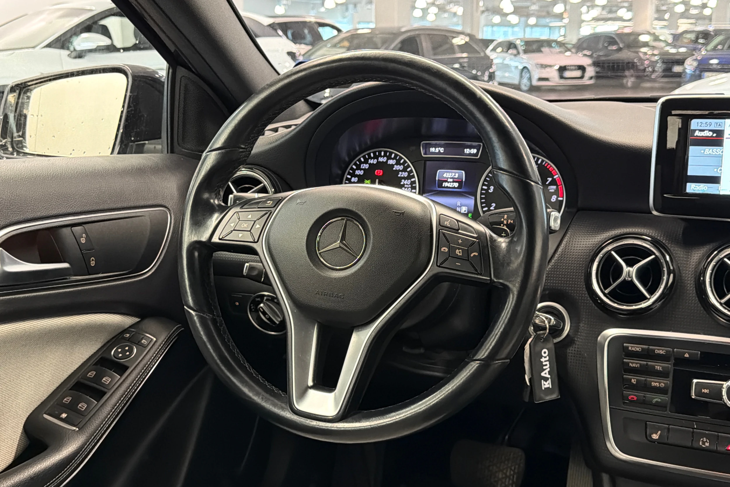 violetti Mercedes-Benz A 2013 kuva 13.