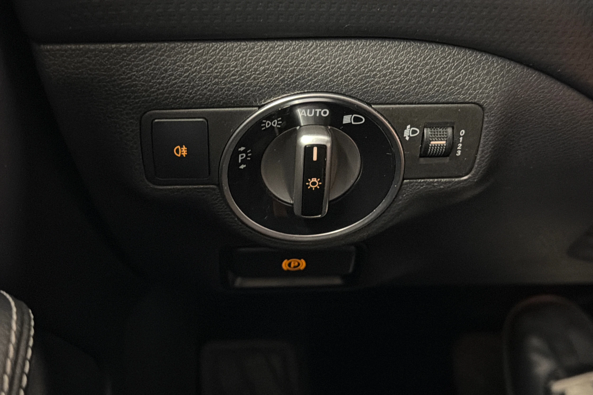 violetti Mercedes-Benz A 2013 kuva 17.