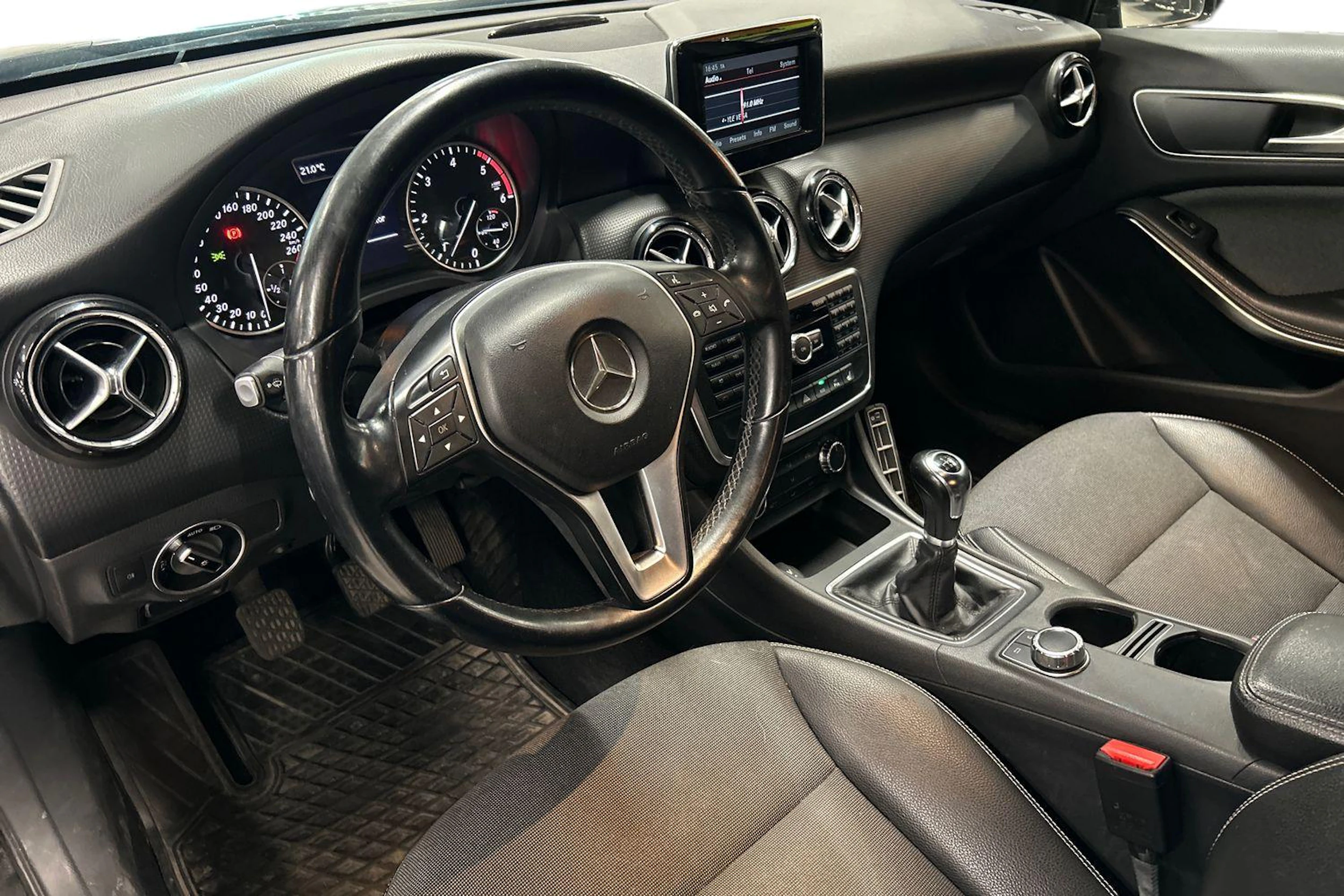 musta Mercedes-Benz A 2013 kuva 3.
