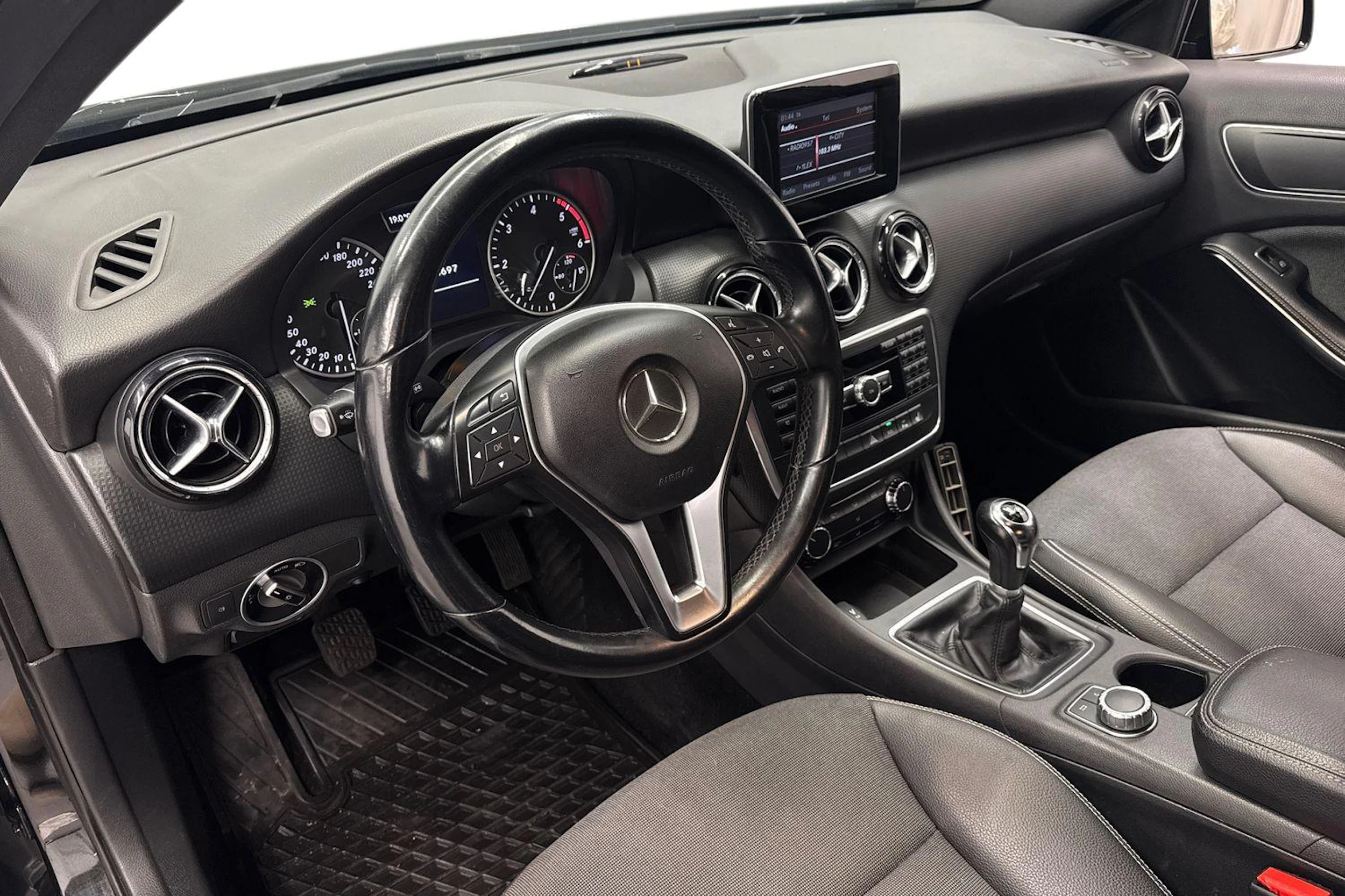 musta Mercedes-Benz A 2013 kuva 6.