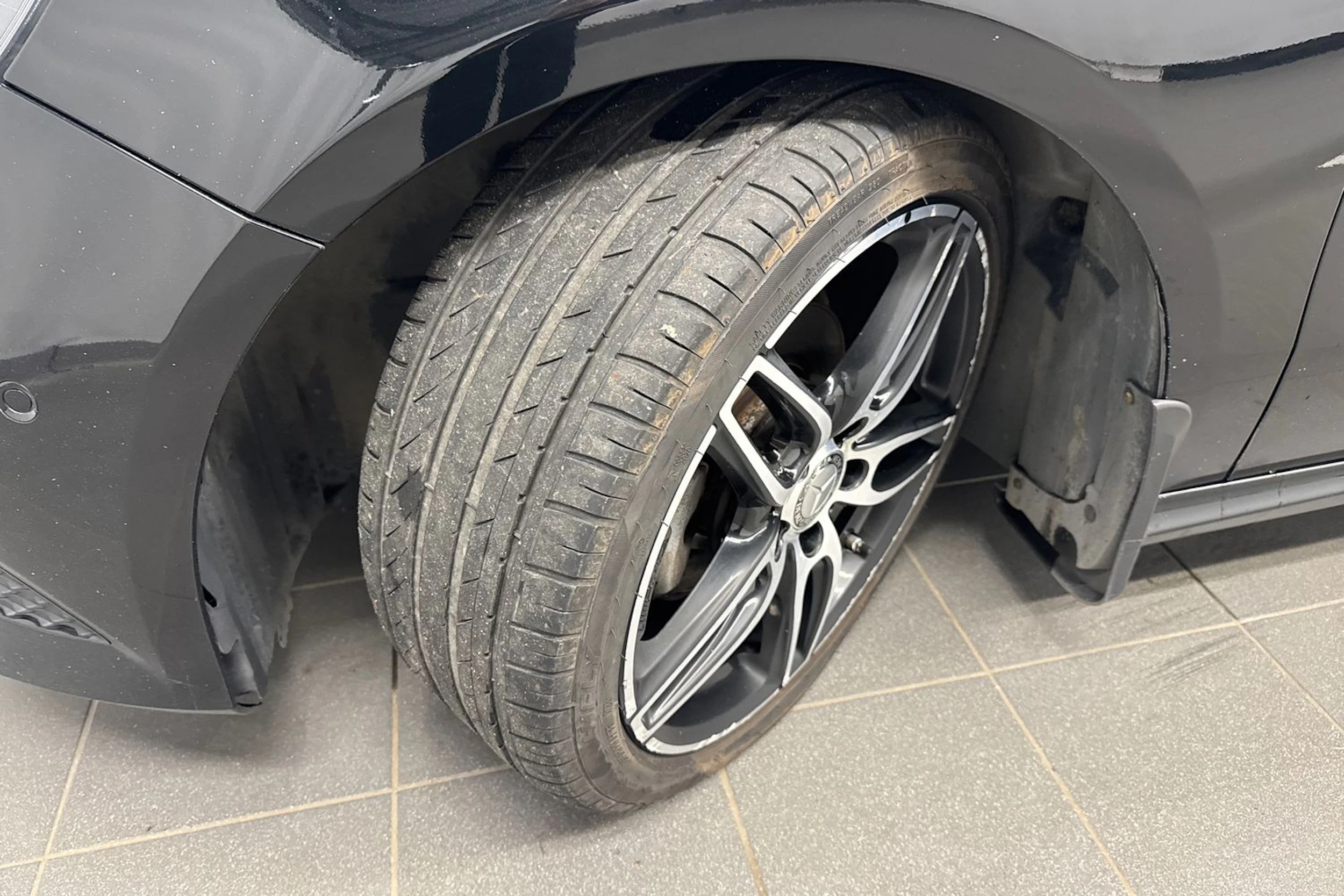 musta Mercedes-Benz A 2013 kuva 10.