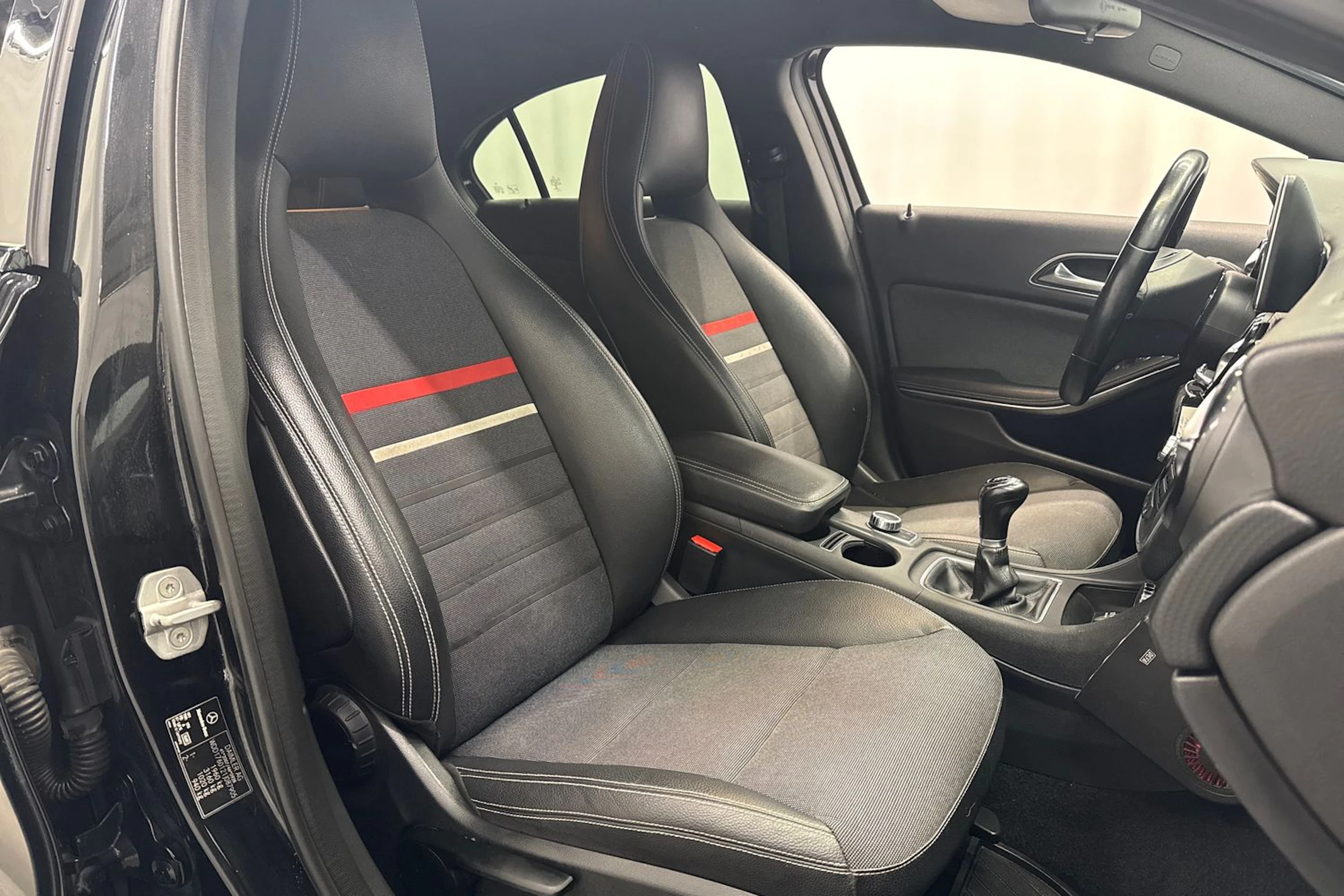 musta Mercedes-Benz A 2013 kuva 11.