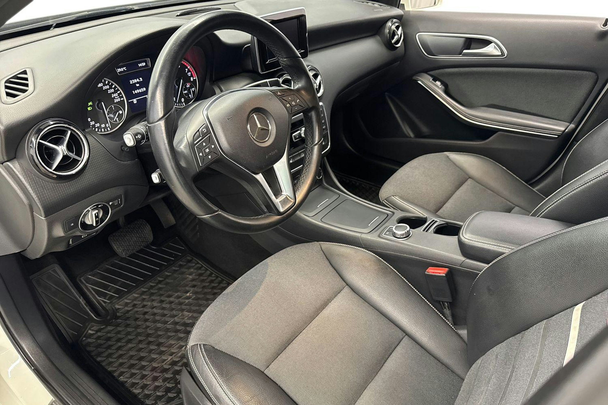 valkoinen Mercedes-Benz A 2013 kuva 7.