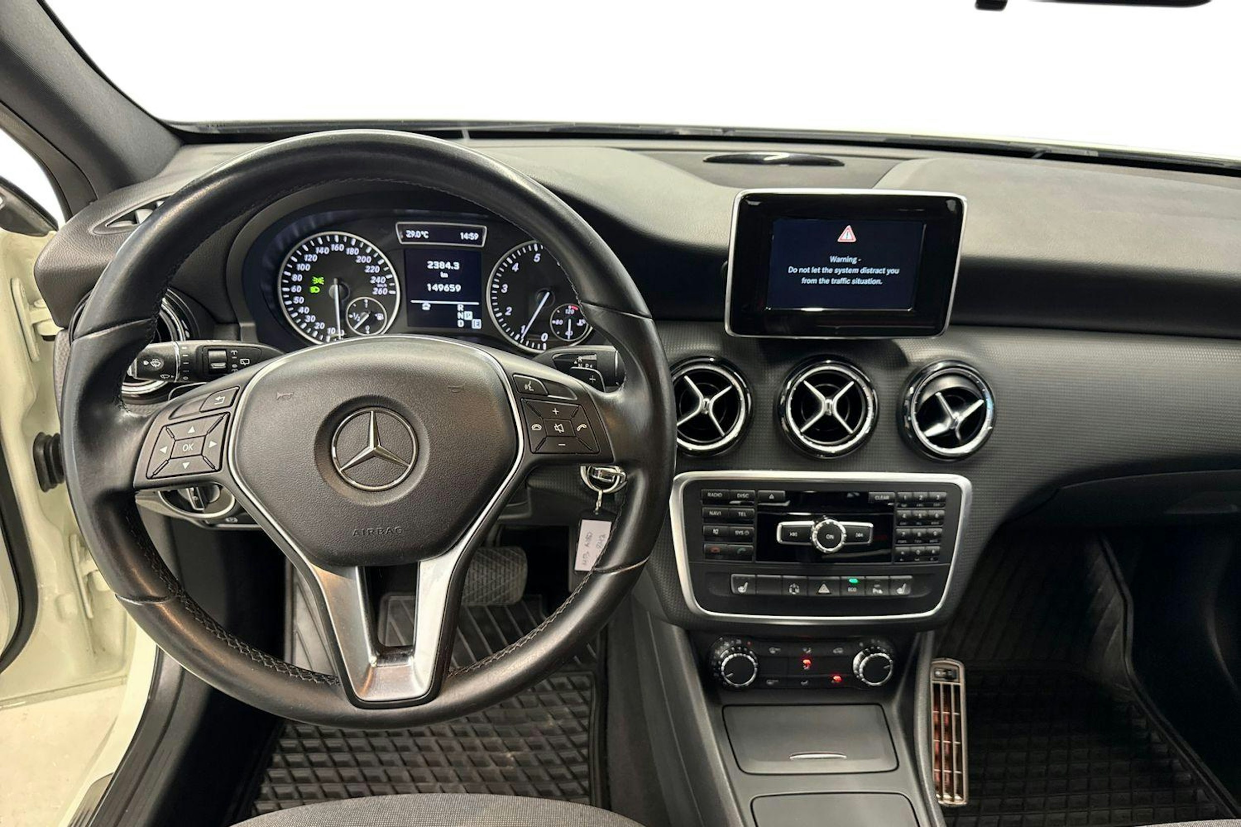 valkoinen Mercedes-Benz A 2013 kuva 9.