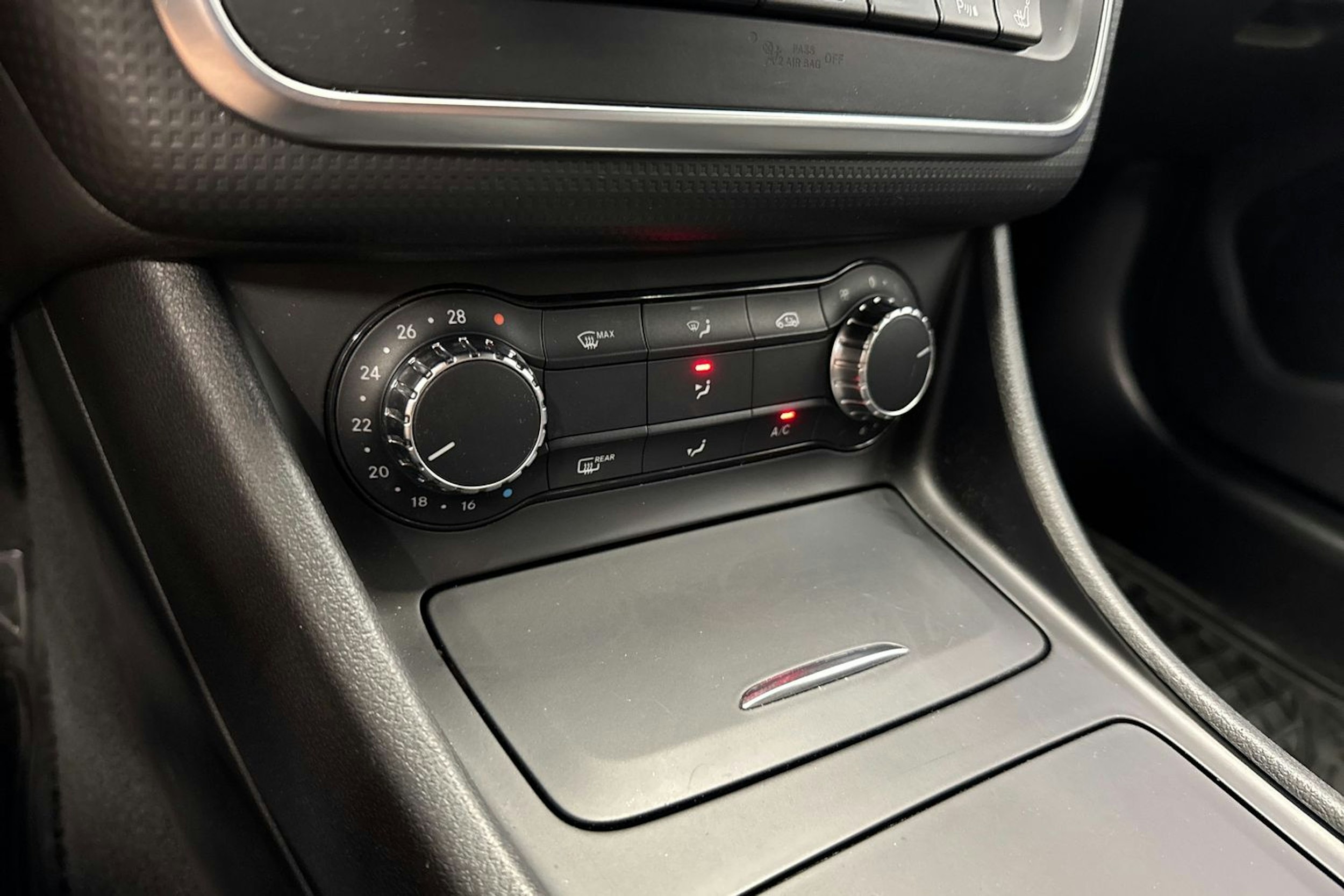valkoinen Mercedes-Benz A 2013 kuva 22.
