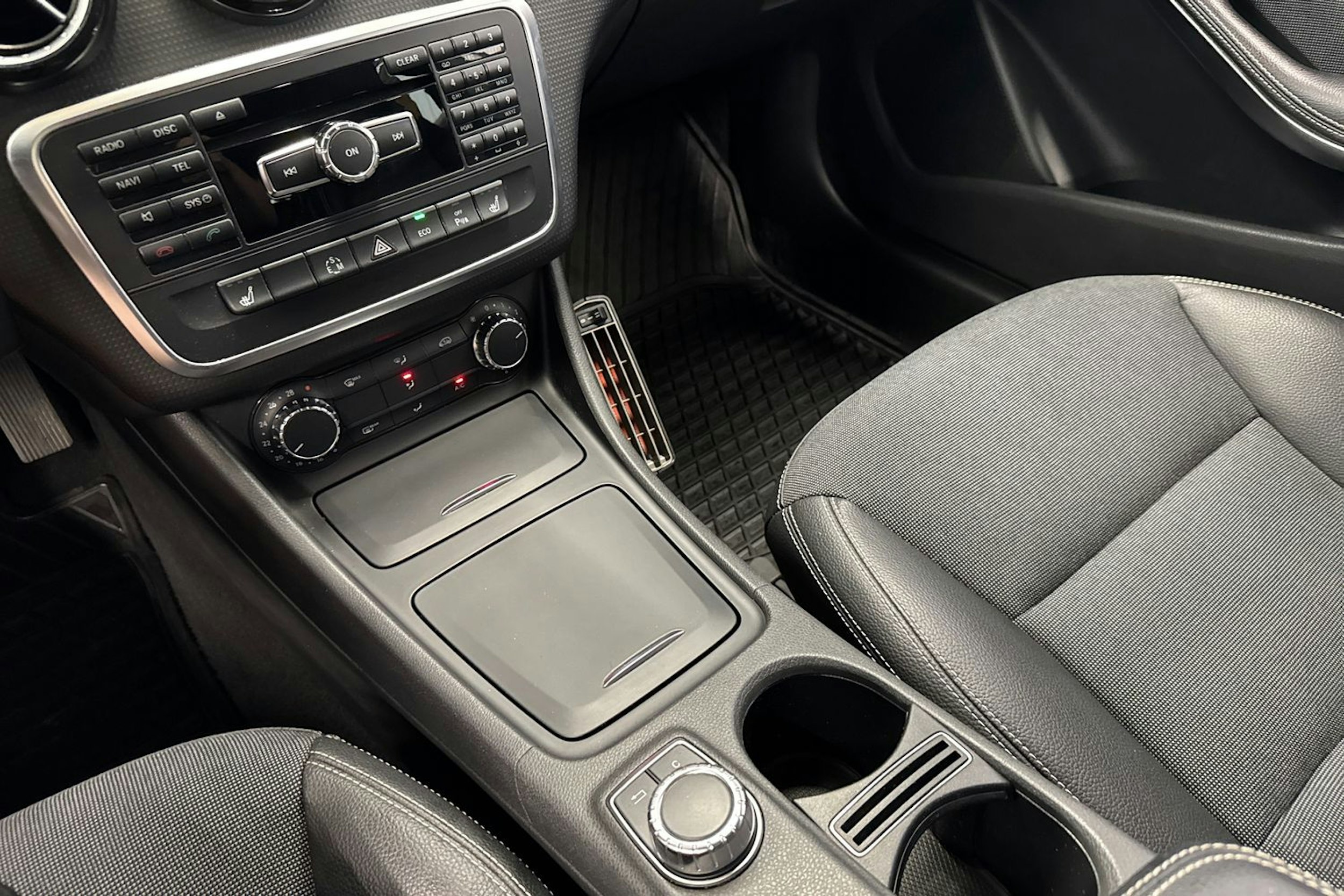 valkoinen Mercedes-Benz A 2013 kuva 23.