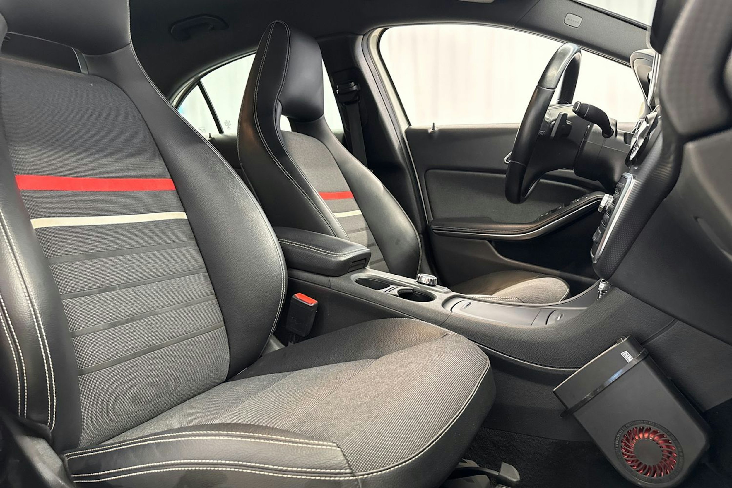 valkoinen Mercedes-Benz A 2013 kuva 26.