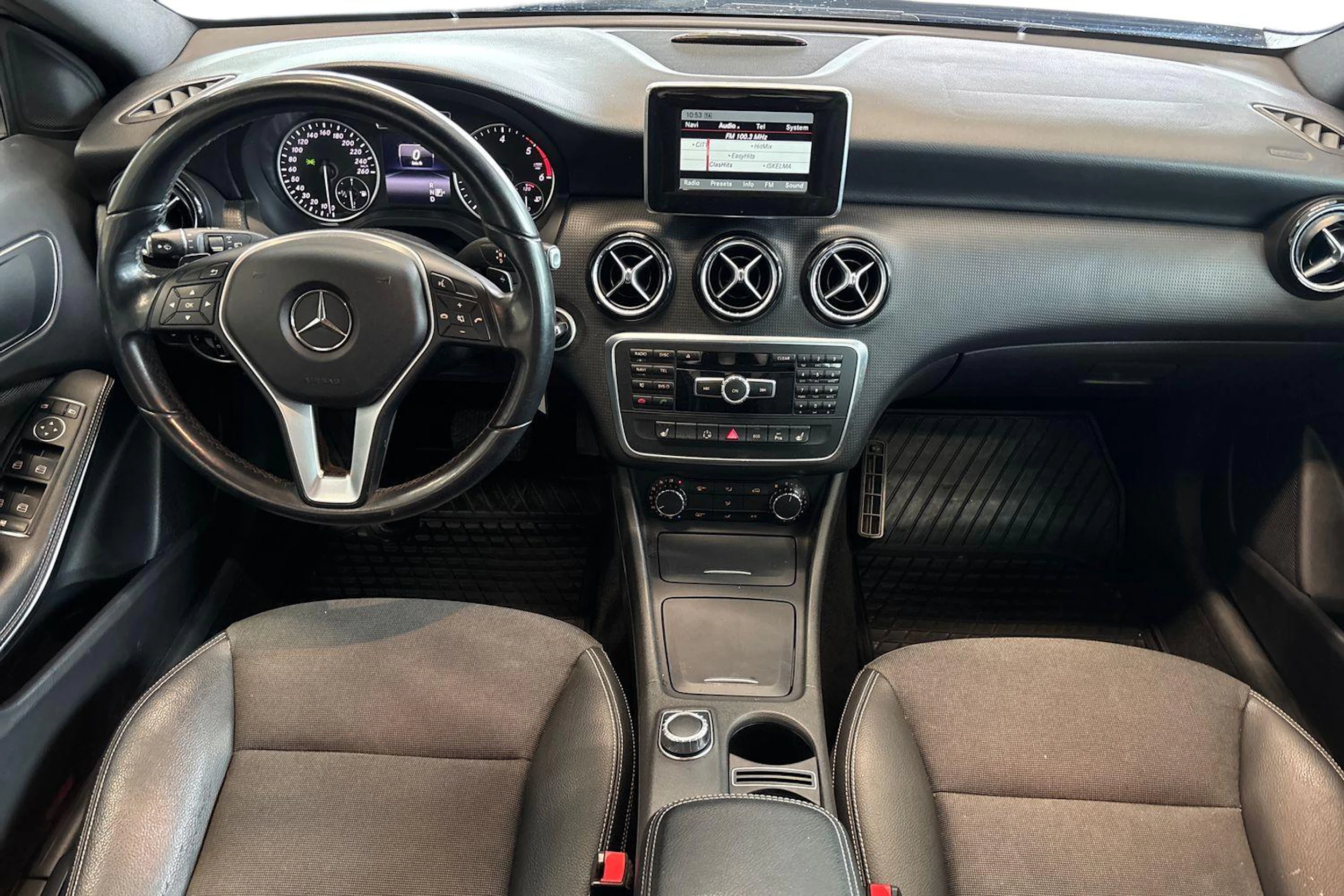 Harmaa Mercedes-Benz A 2013 kuva 9.