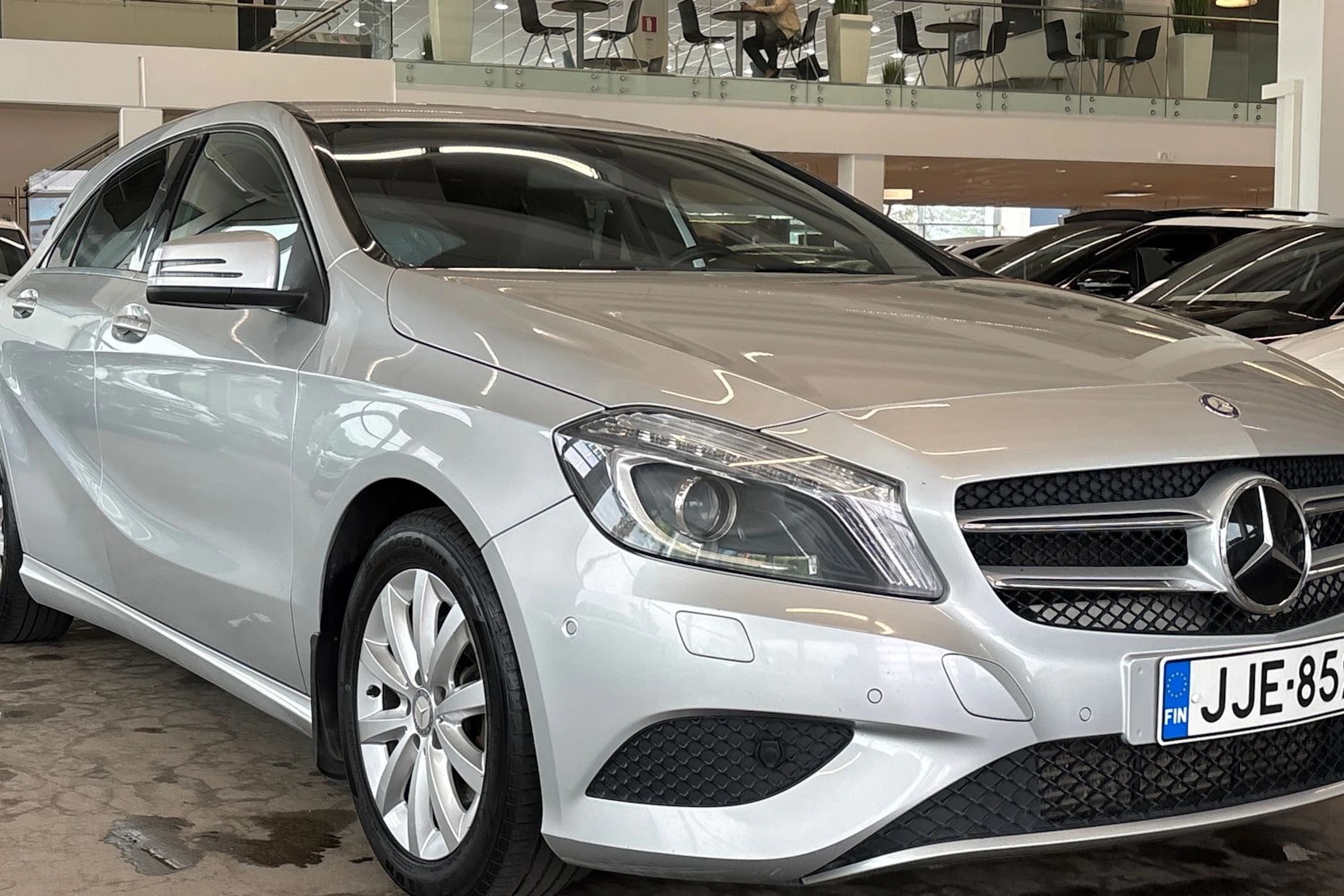 Harmaa Mercedes-Benz A 2013 kuva 16.