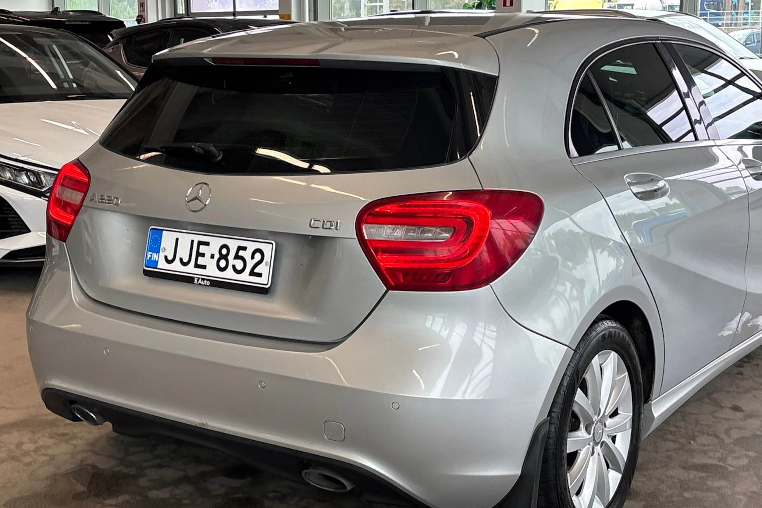 Harmaa Mercedes-Benz A 2013 kuva 18.