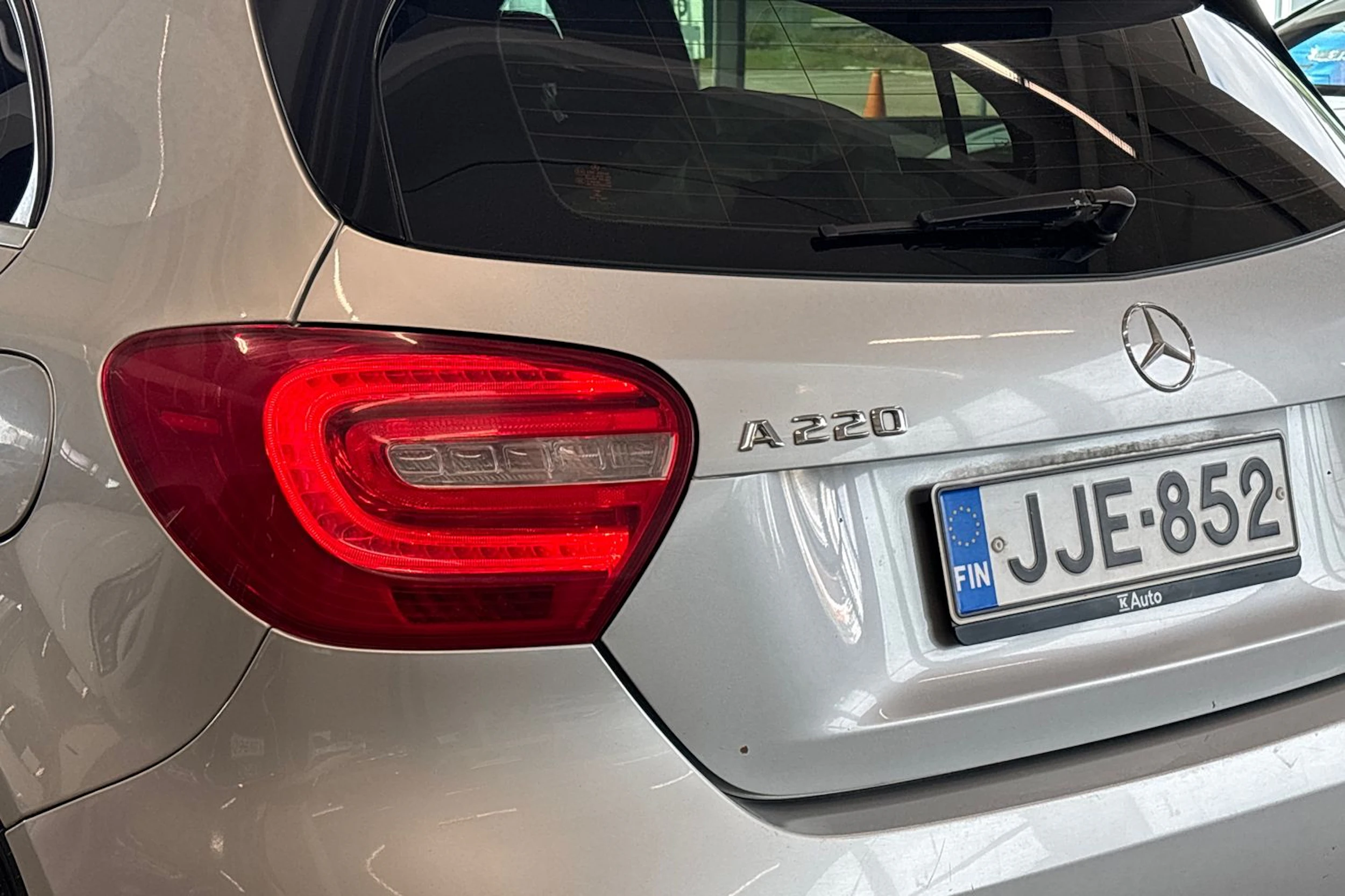 Harmaa Mercedes-Benz A 2013 kuva 19.