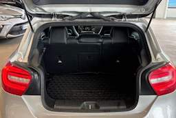 Harmaa Mercedes-Benz A 2013 kuva 22.