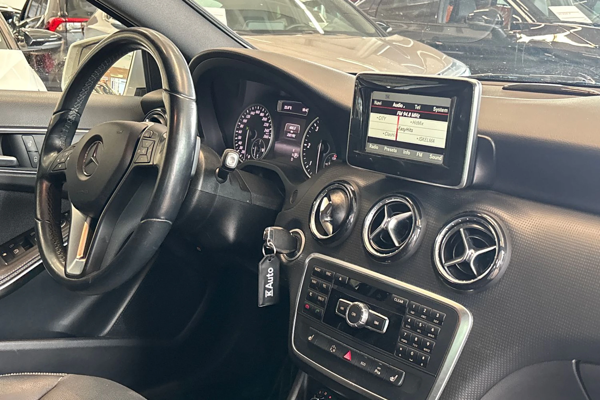 Harmaa Mercedes-Benz A 2013 kuva 28.