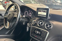 Harmaa Mercedes-Benz A 2013 kuva 28.
