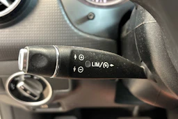 Harmaa Mercedes-Benz A 2013 kuva 29.