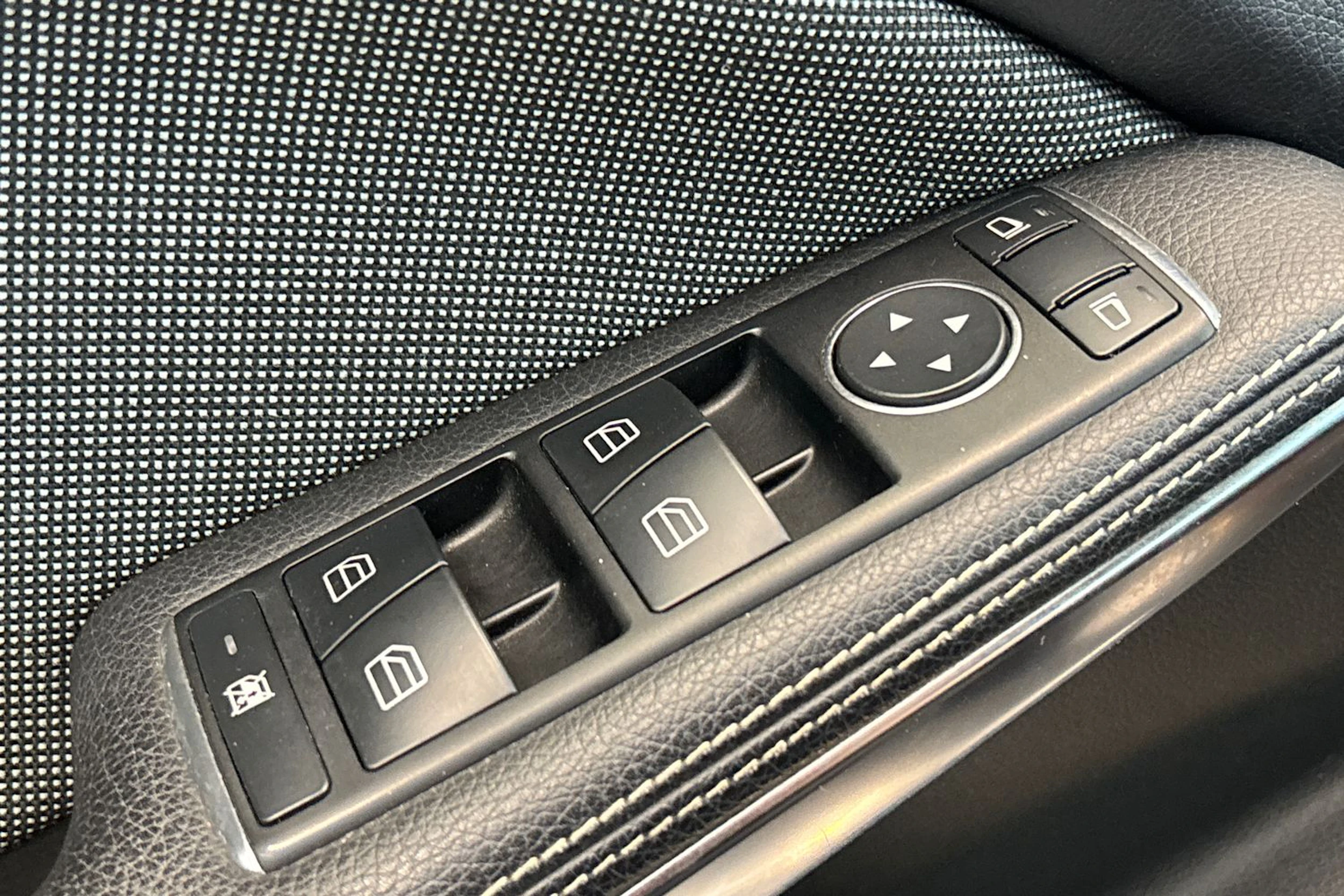Harmaa Mercedes-Benz A 2013 kuva 32.