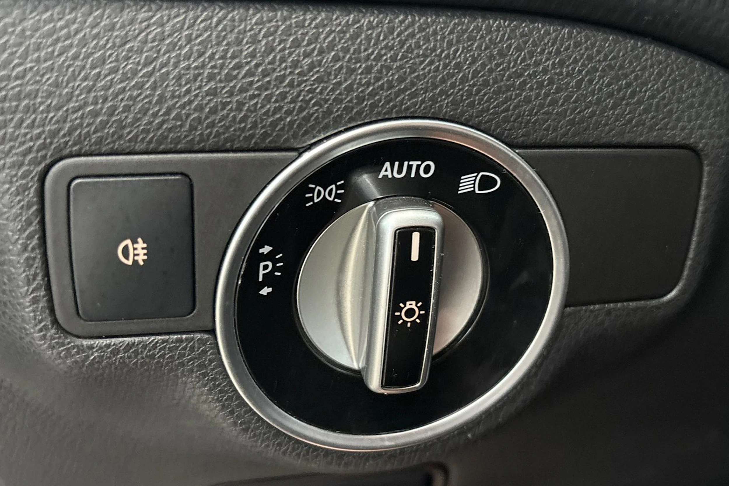 Harmaa Mercedes-Benz A 2013 kuva 33.