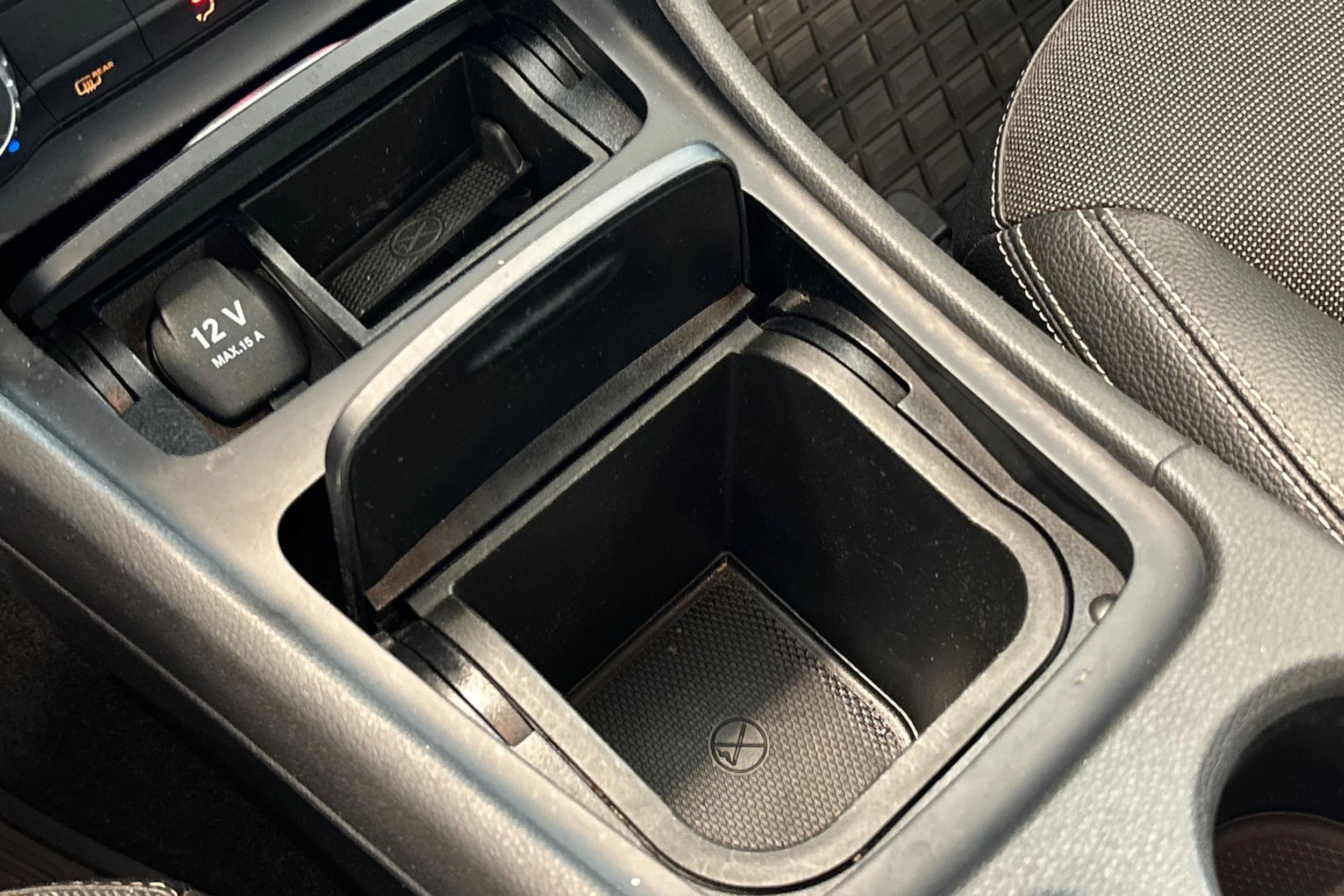 Harmaa Mercedes-Benz A 2013 kuva 35.