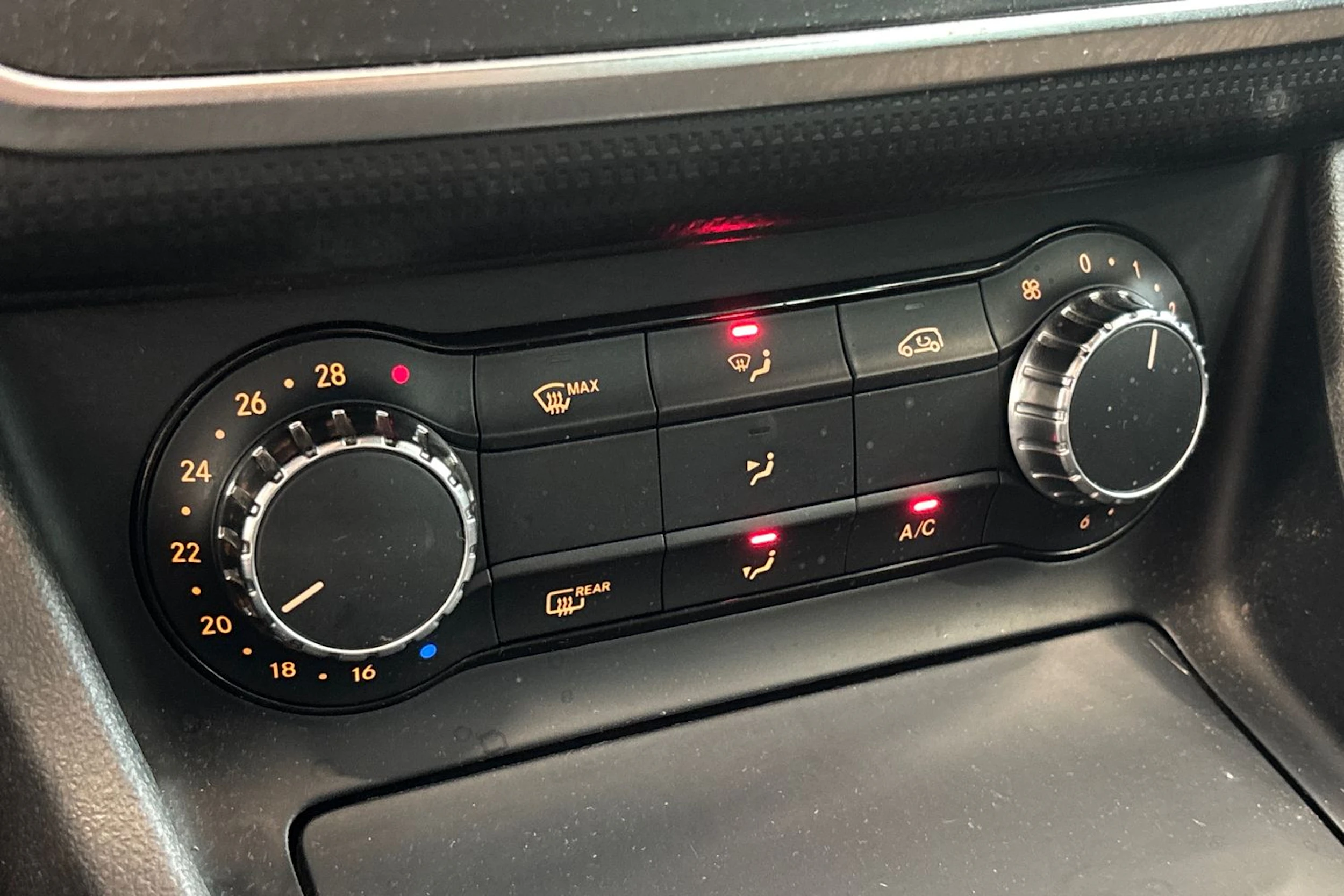 Harmaa Mercedes-Benz A 2013 kuva 36.