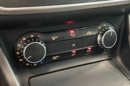 Harmaa Mercedes-Benz A 2013 kuva 36.