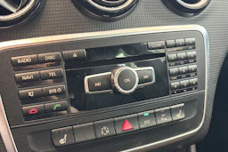 Harmaa Mercedes-Benz A 2013 kuva 37.