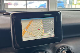 Harmaa Mercedes-Benz A 2013 kuva 39.