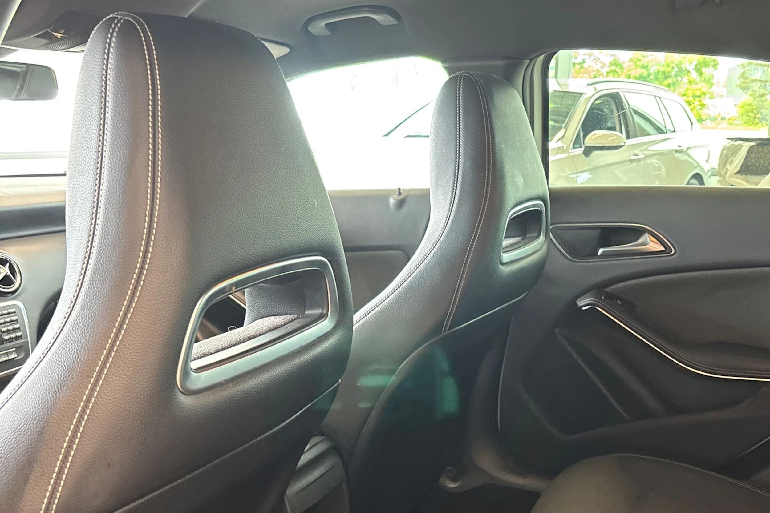 Harmaa Mercedes-Benz A 2013 kuva 44.