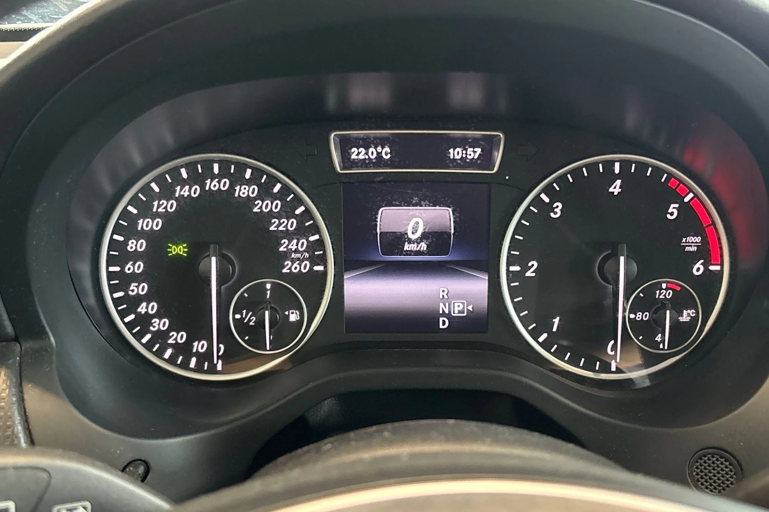 Harmaa Mercedes-Benz A 2013 kuva 45.