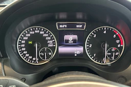 Harmaa Mercedes-Benz A 2013 kuva 45.