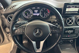 Harmaa Mercedes-Benz A 2013 kuva 46.