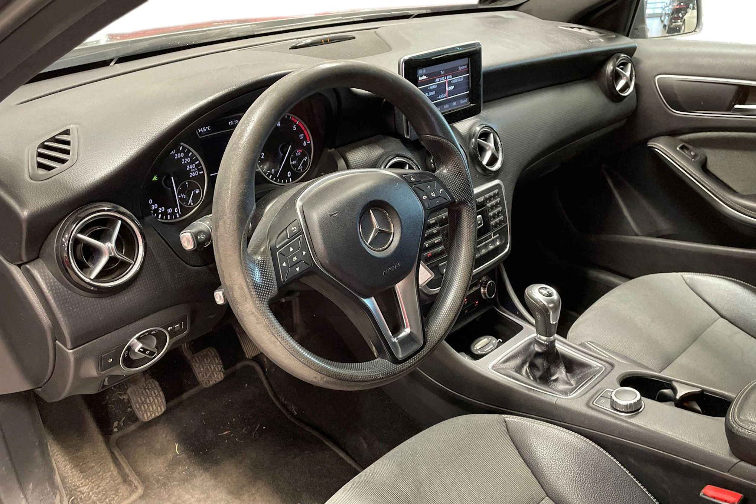 harmaa Mercedes-Benz A 2013 kuva 6.