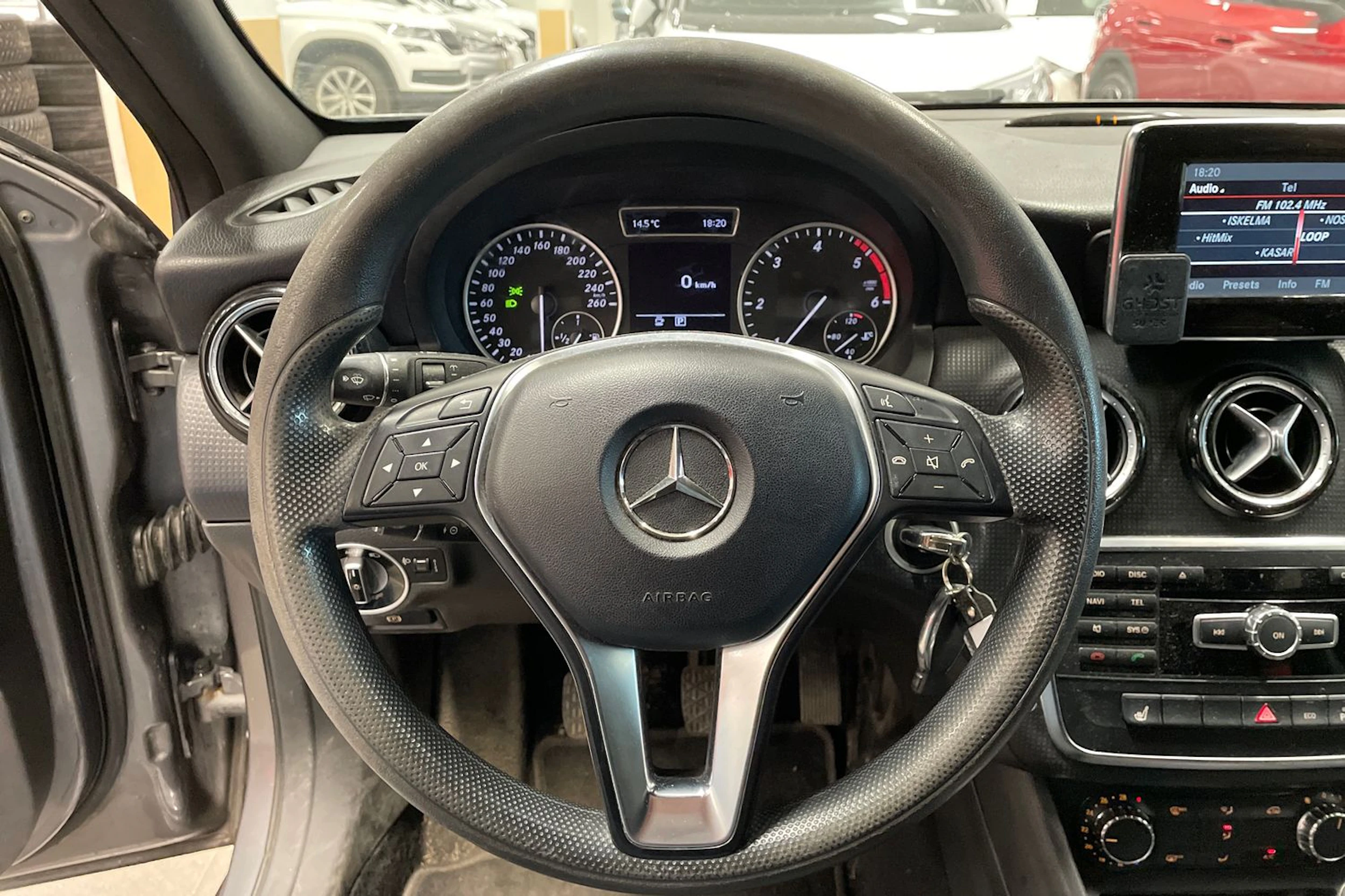 harmaa Mercedes-Benz A 2013 kuva 12.