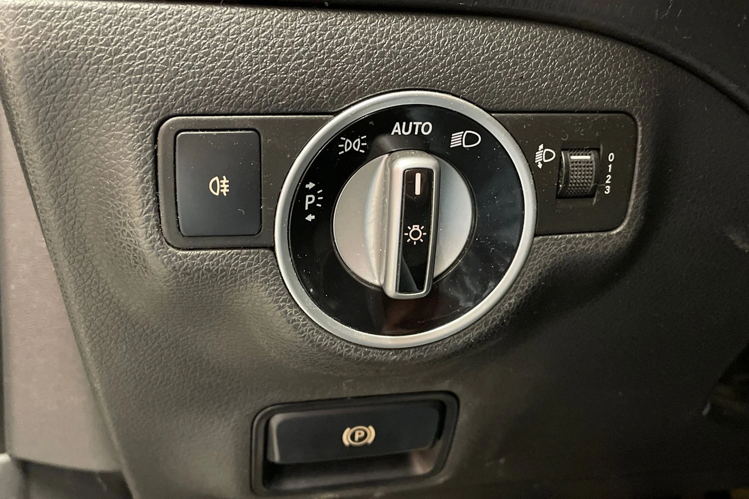 harmaa Mercedes-Benz A 2013 kuva 19.