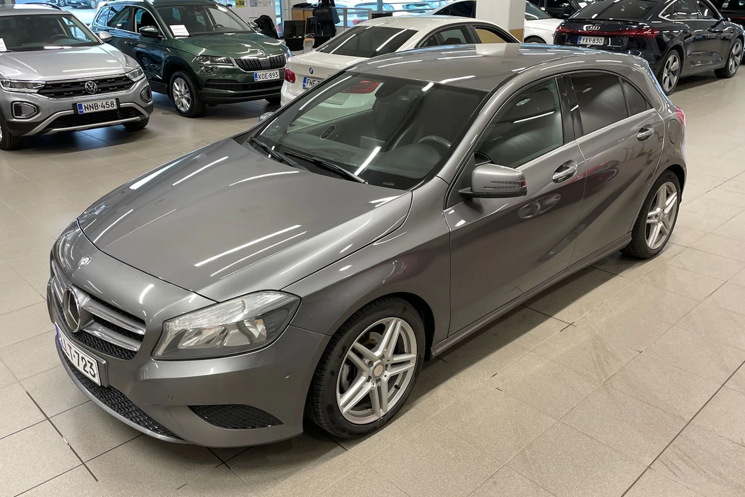 harmaa Mercedes-Benz A 2013 kuva 30.