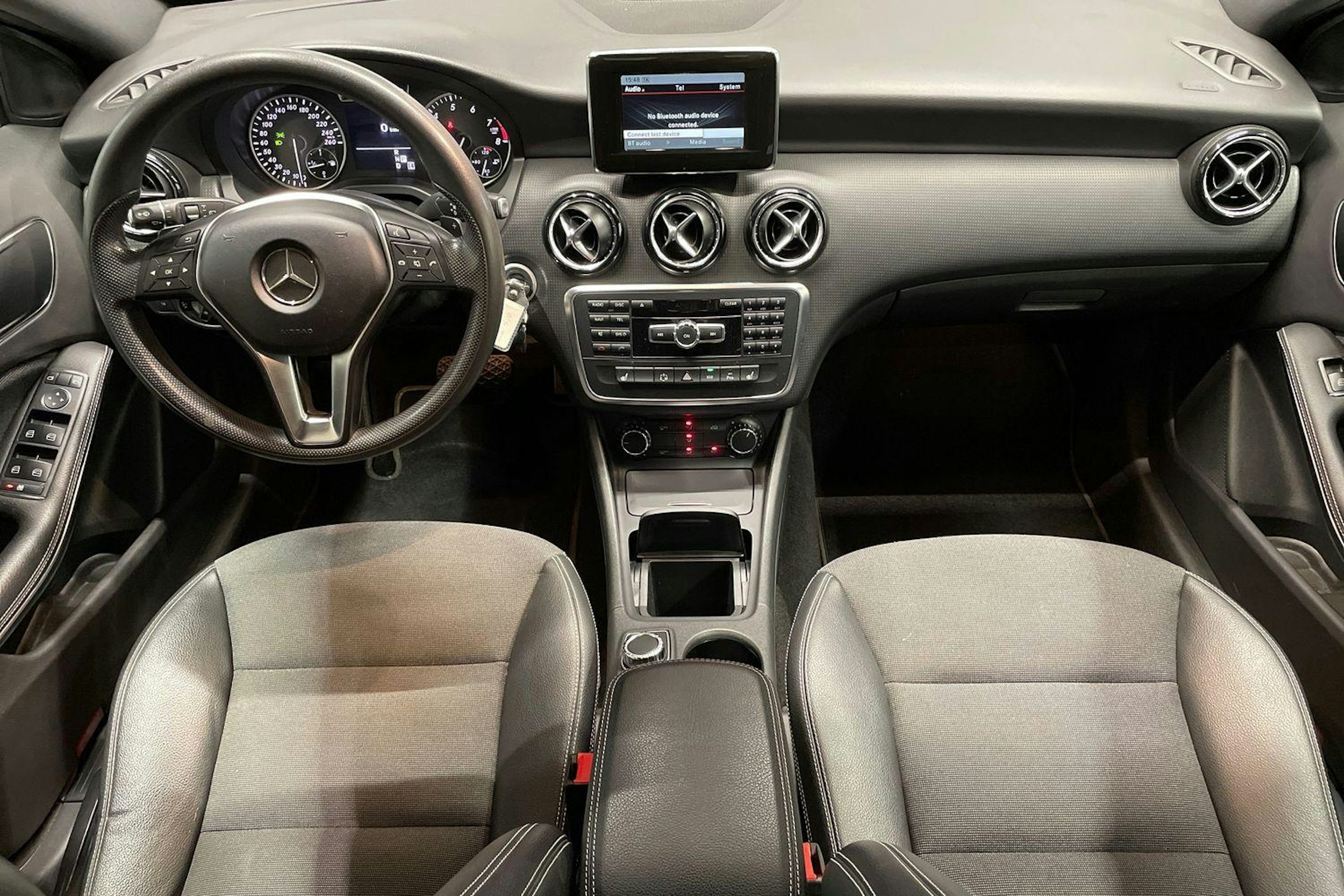 punainen Mercedes-Benz A 2013 kuva 9.