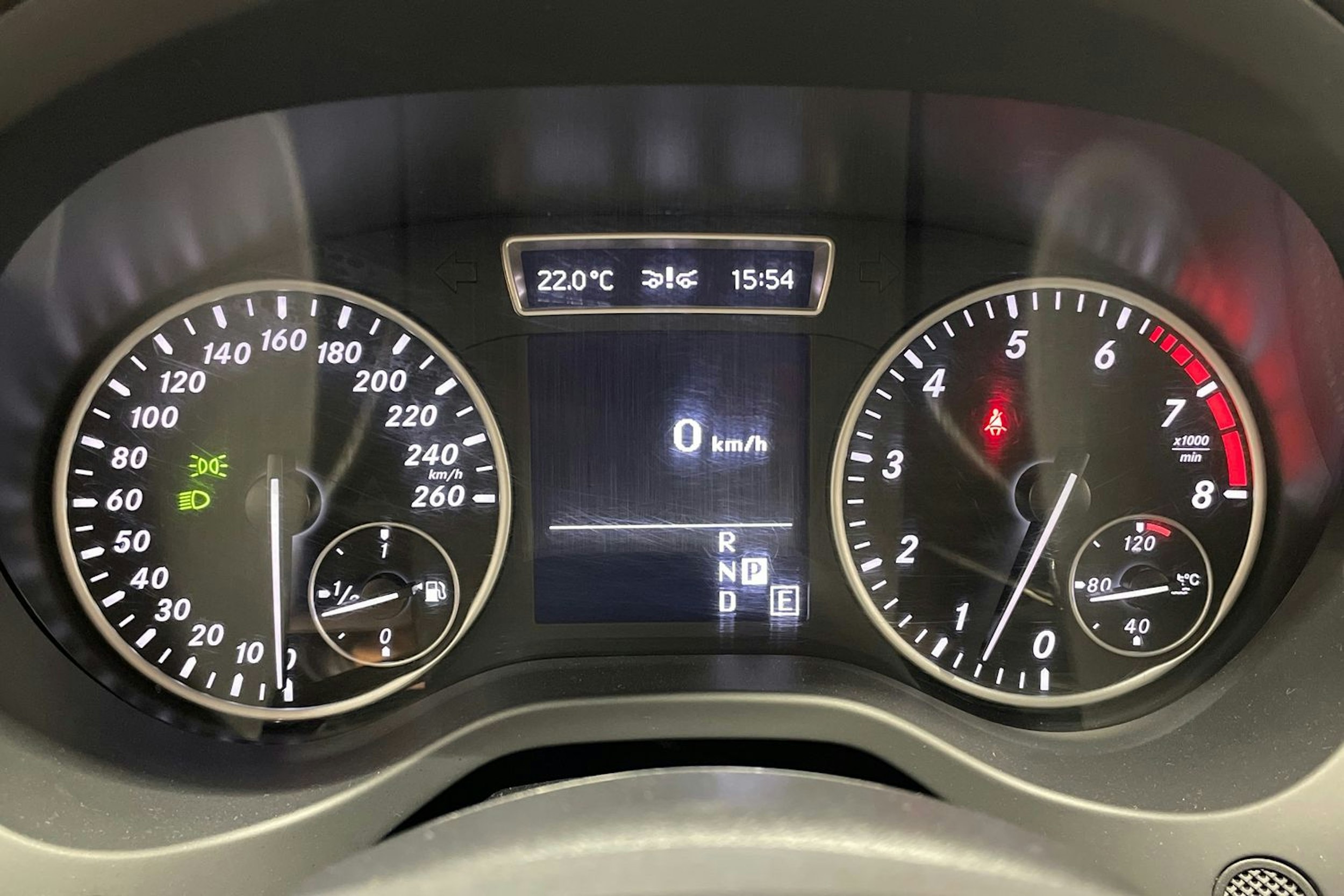 punainen Mercedes-Benz A 2013 kuva 15.