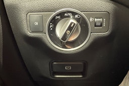 punainen Mercedes-Benz A 2013 kuva 16.