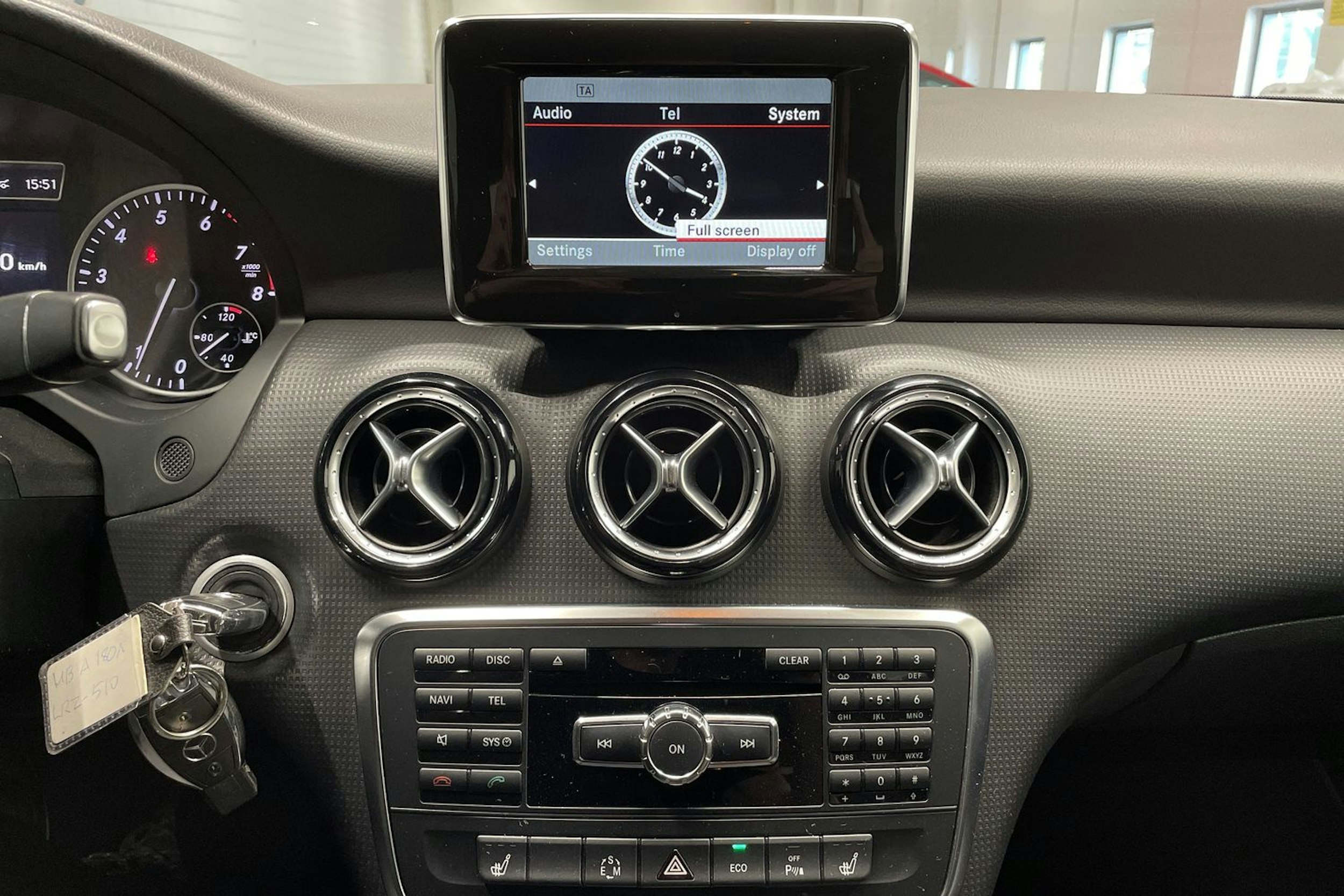 punainen Mercedes-Benz A 2013 kuva 17.