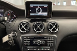 punainen Mercedes-Benz A 2013 kuva 17.