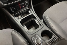 punainen Mercedes-Benz A 2013 kuva 18.
