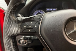 punainen Mercedes-Benz A 2013 kuva 19.