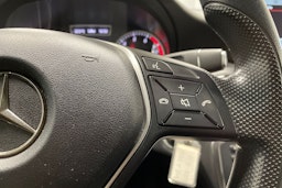 punainen Mercedes-Benz A 2013 kuva 20.
