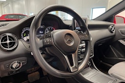 punainen Mercedes-Benz A 2013 kuva 21.